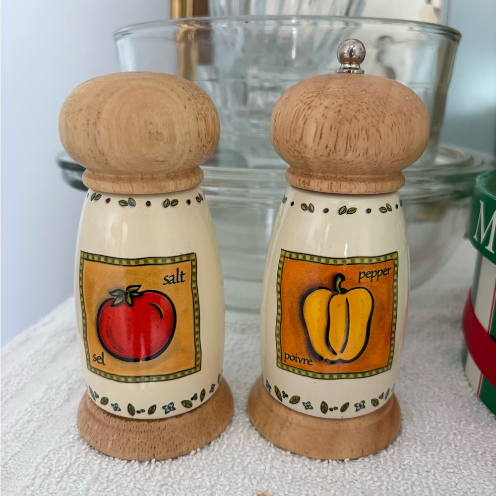 MCM VINTAGE Ceramic & Wood Salt and Pepper Shakers - Tomato & Yellow Pepper
